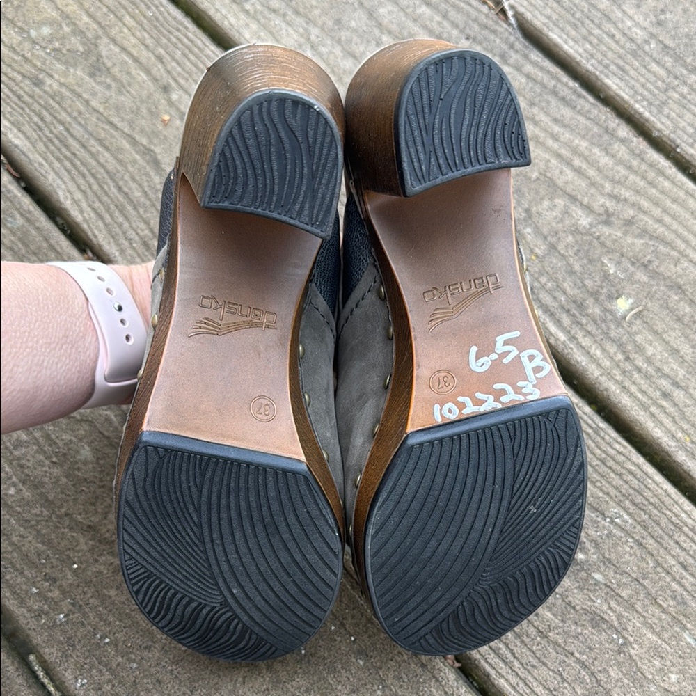 Dansko Women’s Leather Clog Sandal Sz 37, Like New - Picture 5 of 7